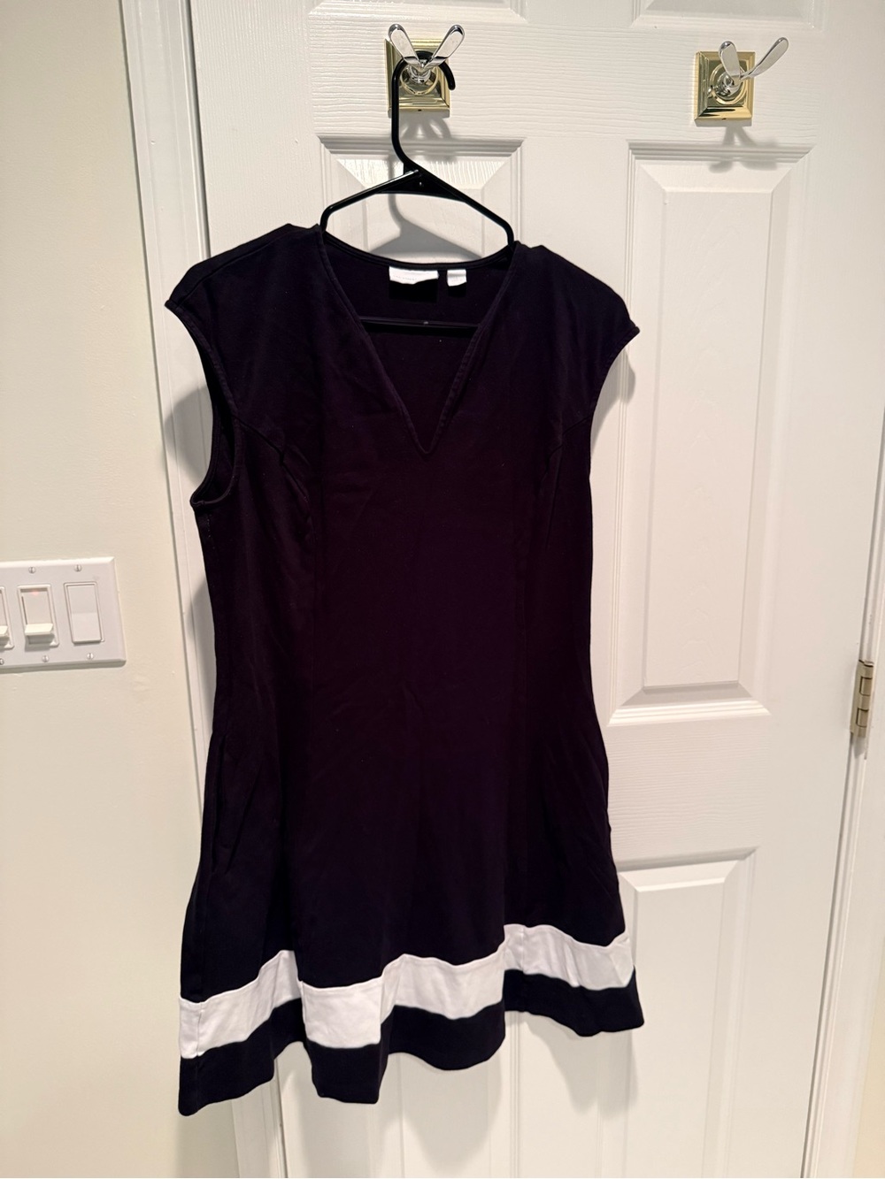 Black & White Sleeveless V-Neck Dress